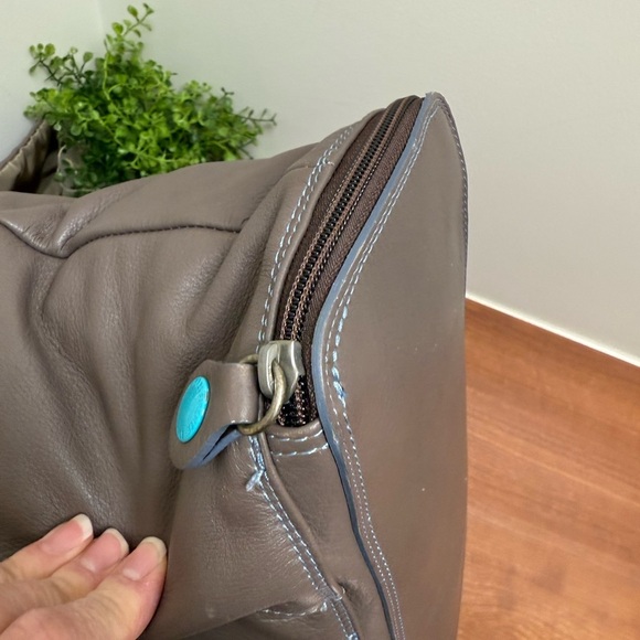 GABS Crossbody Messager Bag  Made In ITALY Gray soft  Leather EUC - Picture 8 of 16